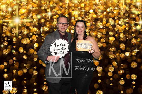 new-years-eve-photo-booth-_2023-12-31_15-10-47_834403_01