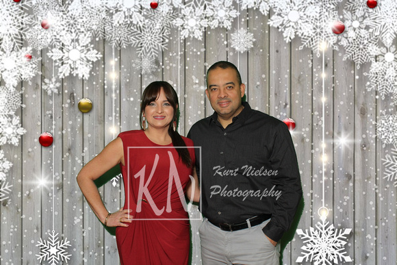 corporate-holiday-party-photo-booth_2022-12-03_18-11-40