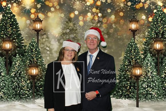 corporate-holiday-party-photo-booth_2022-12-03_18-08-35