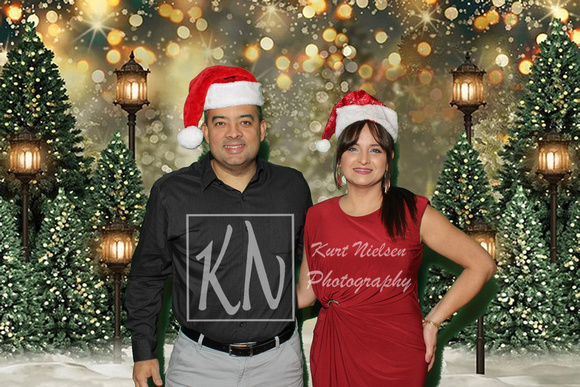 corporate-holiday-party-photo-booth_2022-12-03_18-13-11