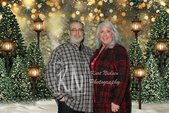 corporate-holiday-party-photo-booth_2022-12-03_18-14-38