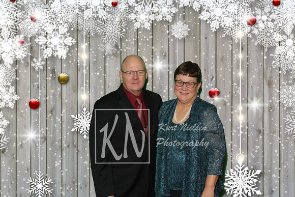 corporate-holiday-party-photo-booth_2022-12-03_18-24-32