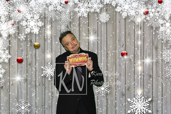 corporate-holiday-party-photo-booth_2022-12-03_20-31-19
