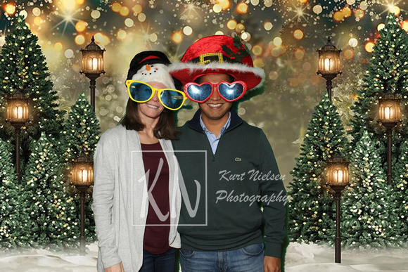 corporate-holiday-party-photo-booth_2022-12-03_20-32-18