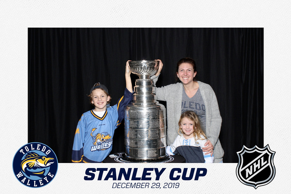 stanly-cup-photo-booth_350
