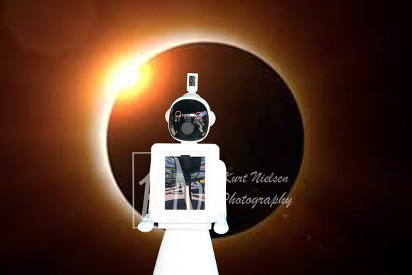 hensville-eclipse-party-photo-booth_2024-04-08_08-29-38_01