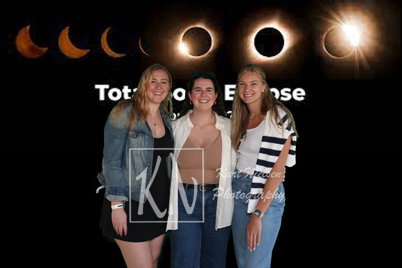 hensville-eclipse-party-photo-booth_2024-04-08_09-37-40_01