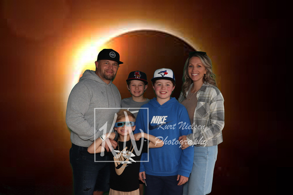 hensville-eclipse-party-photo-booth_2024-04-08_11-48-02_01
